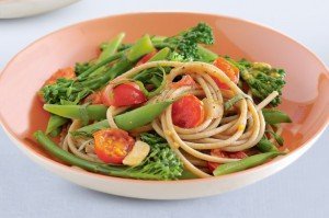 Paste integrale cu broccoli si rosii cherry 1 paste cu rosii si broccoli