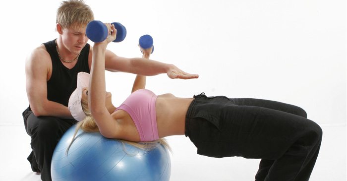 5 intrebari pe care trebuie sa ti le puna un antrenor de fitness