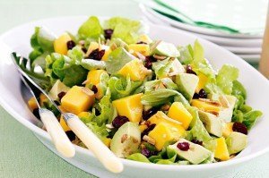 Salata verde cu mango, avocado si migdale 1 salata verde migdale avocado