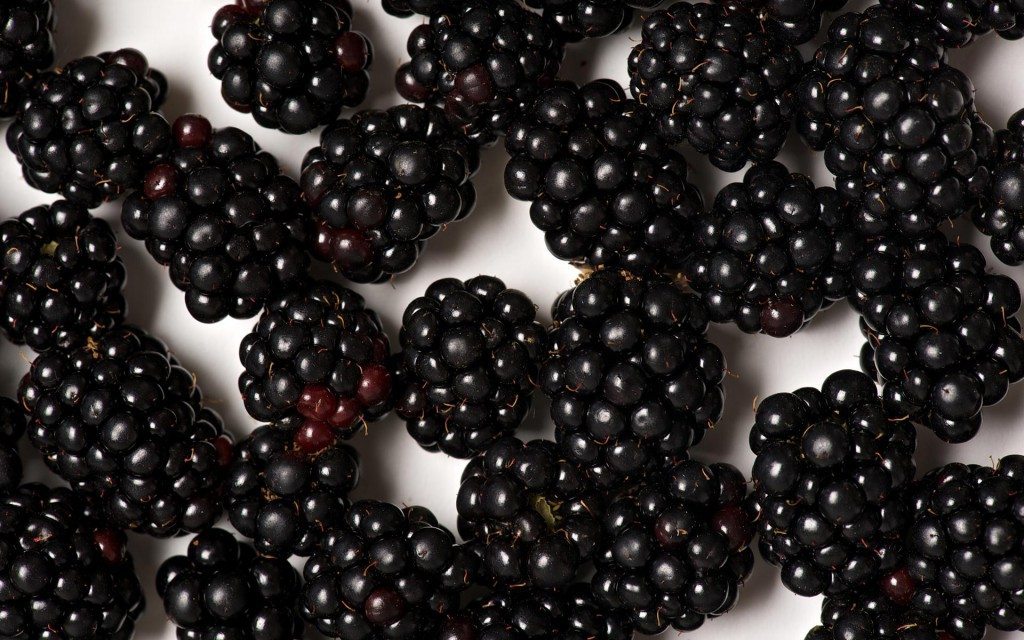 Sa incercam alimentele negre - 10 exemple de sanatate 4 mure