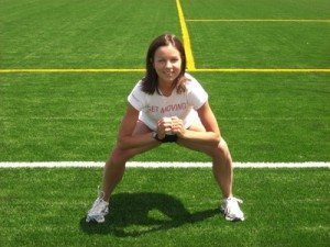 Stretching static Vs Incalzire dinamica: ce alegem inainte de antrenament? 5 fandare in lateral