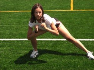 Stretching static Vs Incalzire dinamica: ce alegem inainte de antrenament? 7 fandare in lateral