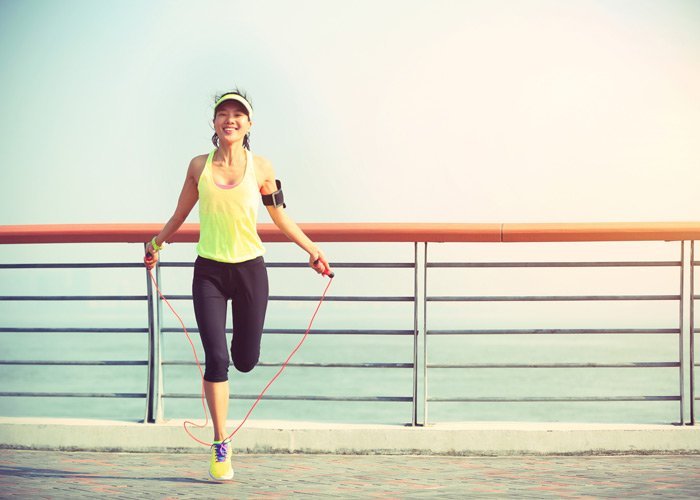 Antrenament pentru abdomen: 8 exercitii pentru o talie supla 3 antrenament de sarit coarda