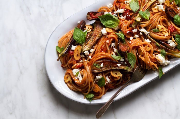 Paste cu rosii, masline si vinete