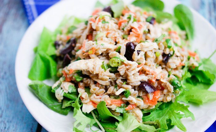 salata marocana cu piept de pui