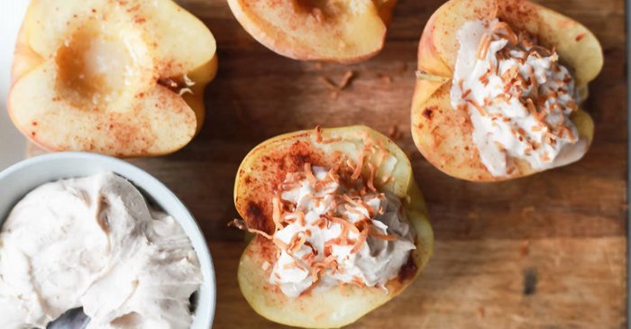 Mere coapte umplute cu mascarpone, scortisoara si fulgi de cocos