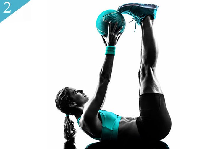 13 cele mai eficiente exercitii cu mingea medicinala 3 exercitii cu mingea medicinala