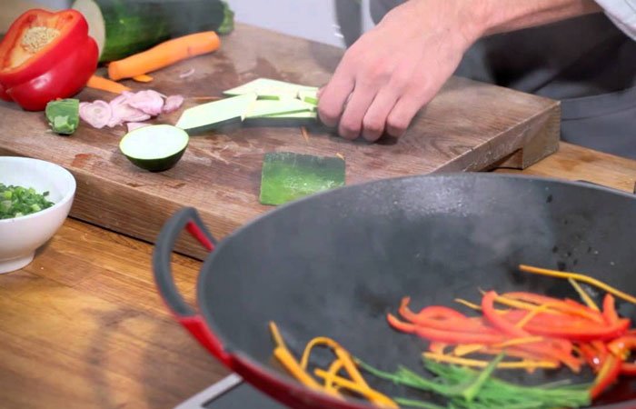 Mod de preparare vita si legume stir-fry