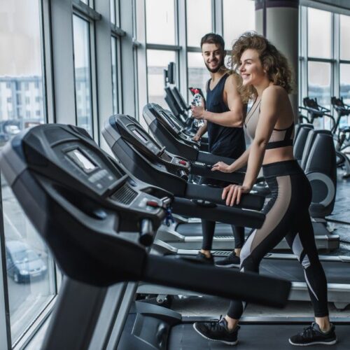 Banda de alergare vs. bicicleta. Ce antrenament cardio alegi?