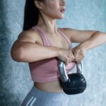 Exercitii de mobilitate pentru umeri cu kettlebell 7
