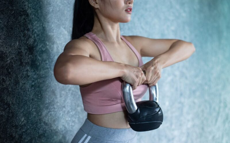 Exercitii de mobilitate pentru umeri cu kettlebell