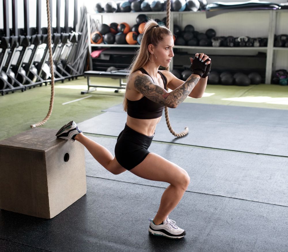 Genuflexiuni bulgaresti split. Mod de executare, variante si beneficii. 1 Genuflexiuni bulgaresti split. Mod de executare, variante si beneficii. 1