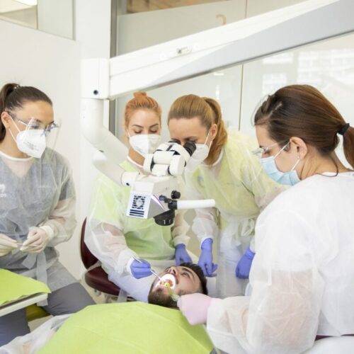 De ce implantul dentar și albirea dentară rămân intervenții de top în 2025 (P)
