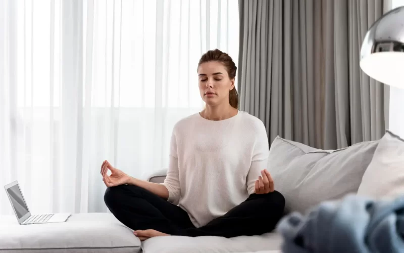 5 tehnici simple de meditație pentru a domoli anxietatea