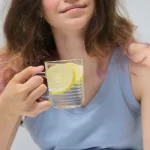 De ce ar trebui să îți începi ziua cu apă caldă și lămâie?​ 18