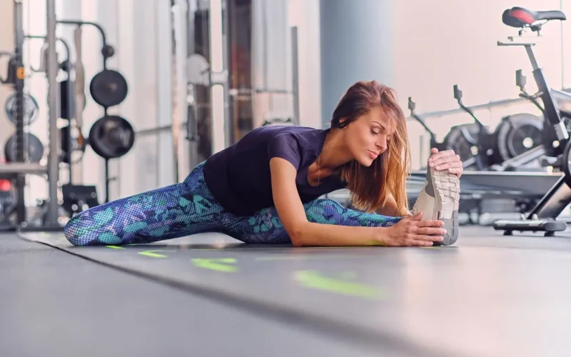 Antrenamente hibride: combină antrenamentele de forță cu yoga și pilates