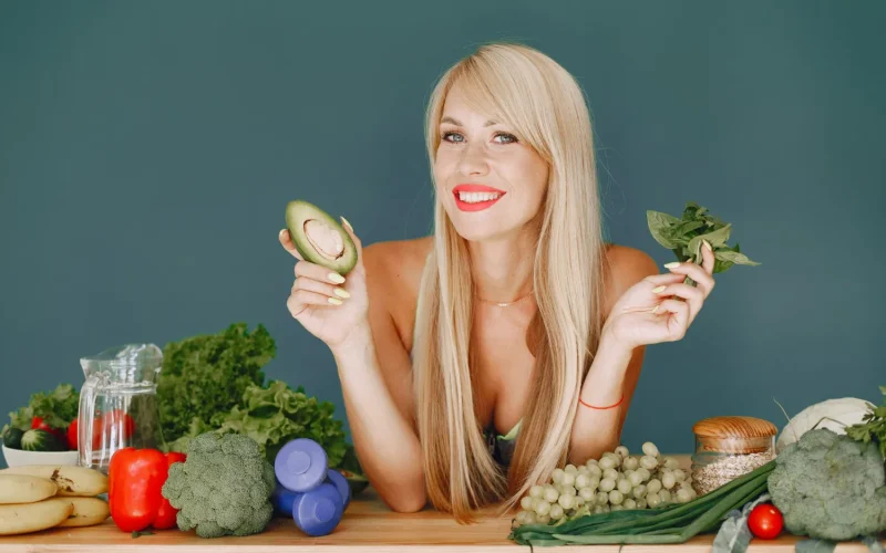 10 Superalimente pe care ar trebui să le incluzi în dieta ta pentru a te simți excelent