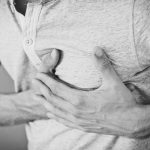 Durere în piept – când e urgență și când poți să aștepți consultul?