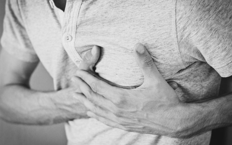 Durere în piept – când e urgență și când poți să aștepți consultul?
